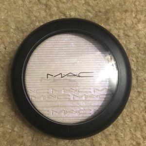 MAC Extra Dimension Skin Finish Highlights